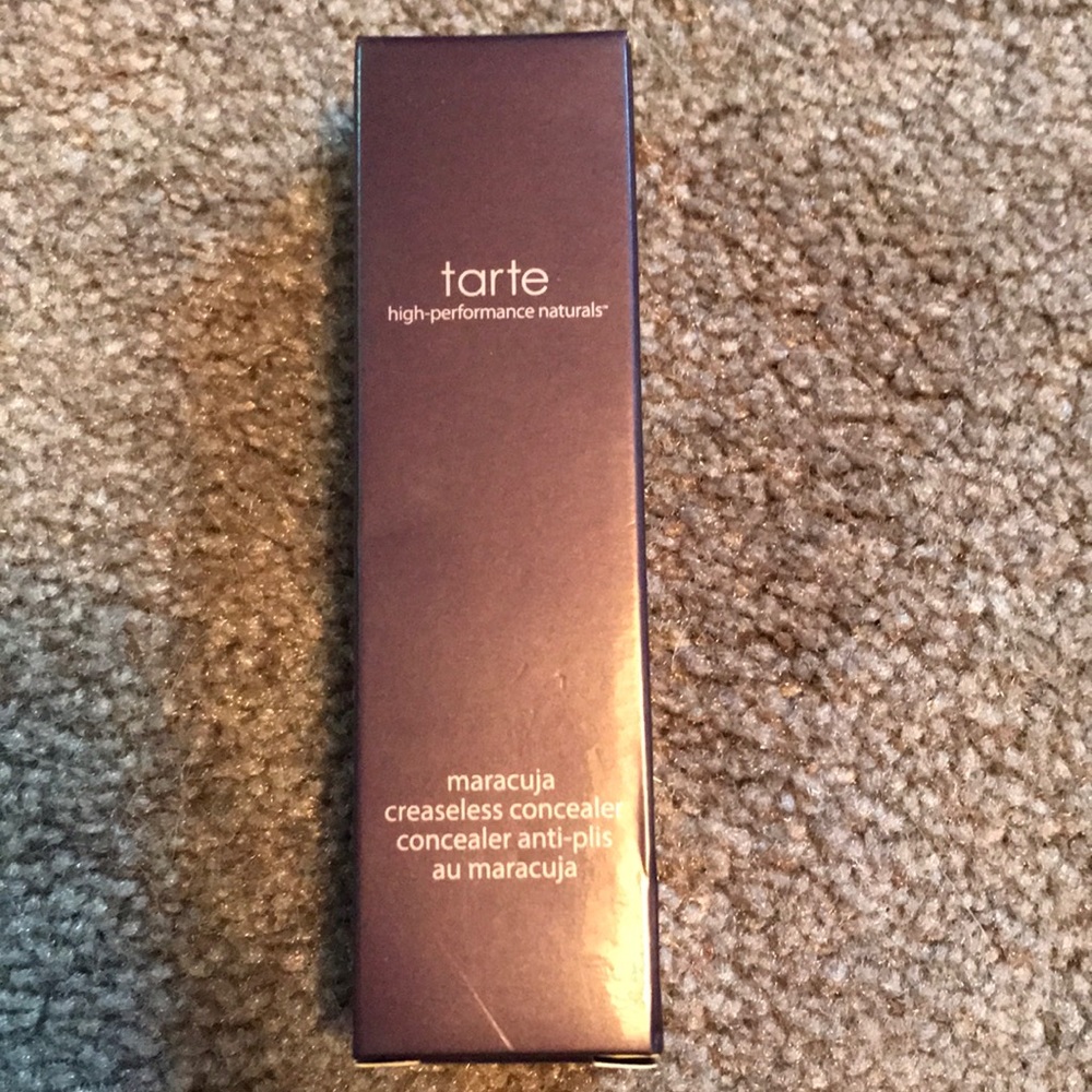 Creaseless concealer